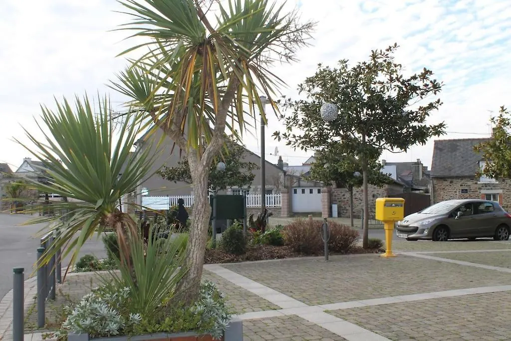 Holiday home Maison Bord De Mer Hillion